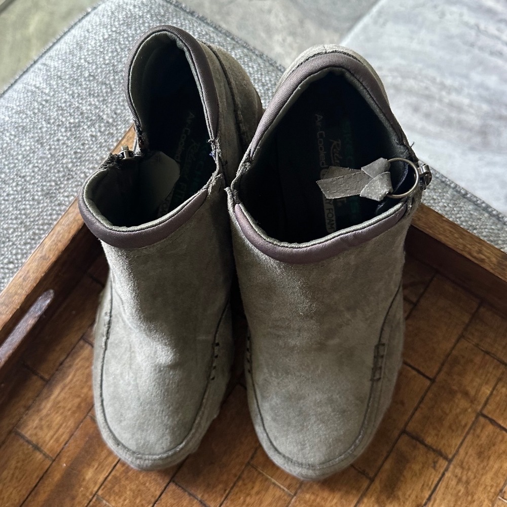 Skechers Relaxed Fit Olive Suede Ankle Boots Women 8 SN 49590 Memory Foam EUC